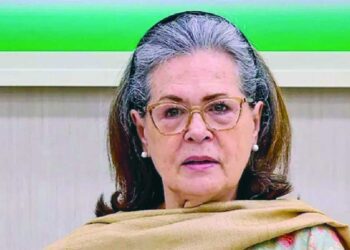 Sonia Gandhi की किताब पर बवाल! PRHI के फैसले पर Congress का पलटवार, बोली…