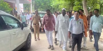E20 Petrol पर सवाल सुनते ही चुप हुए योगी सरकार के मंत्री, बोले- 'इस मुद्दे पर हम नहीं बात करेंगे'