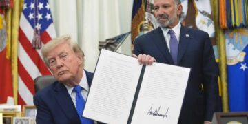 Trump Birthright Citizenship Order: भारतीय परिवारों पर कितना पड़ेगा असर? जानिए किसे राहत और किसके लिए बढ़ी मुश्किलें