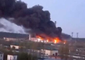 Russia Ukraine War: यूक्रेन का रूस पर अब तक का सबसे बड़ा Drone Attack! 822 ड्रोन से मचा हड़कंप, मिसाइल फ्यूल फैसिलिटी भी निशाने पर