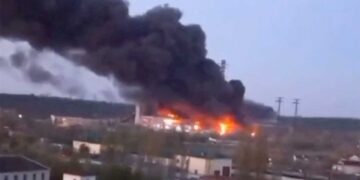 Russia Ukraine War: यूक्रेन का रूस पर अब तक का सबसे बड़ा Drone Attack! 822 ड्रोन से मचा हड़कंप, मिसाइल फ्यूल फैसिलिटी भी निशाने पर