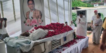 रसड़ा विधायक उमाशंकर सिंह को अकमल नईम 'मुन्ना' ने दी भावभीनी श्रद्धांजलि, लखनऊ आवास पहुँचकर किए अंतिम दर्शन