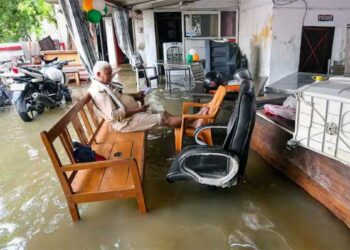 Prayagraj Rain से मचा हाहाकार! जलभराव पर केशव मौर्य नाराज, नगर निगम की व्यवस्था पर उठे सवाल