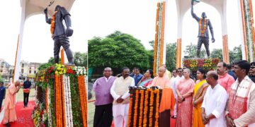 CM Yogi ने शहीद गुलाब सिंह लोधी को किया नमन, बोले- 32 की उम्र में दी कुर्बानी, पीढ़ियों को देती रहेगी प्रेरणा