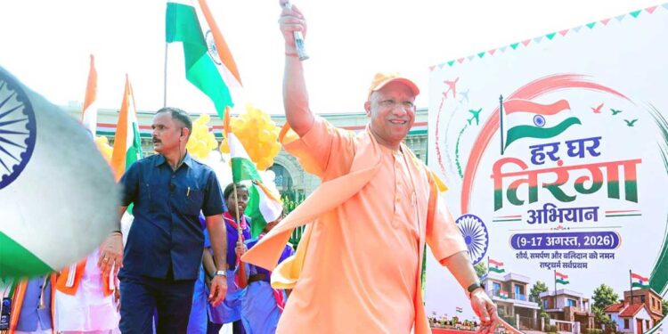 Lucknow में गूंजा तिरंगा, CM योगी का बड़ा बयान- ‘वंदे मातरम्’ और राष्ट्रगान का अपमान मंजूर नहीं