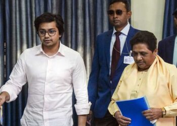 मायावती से अलग होने के बाद आकाश आनंद का अगला कदम क्या? अखिलेश यादव की पार्टी ने दिया बड़ा ऑफर