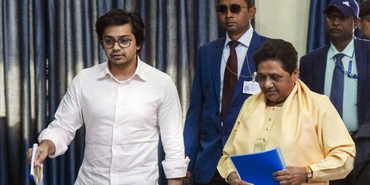 मायावती से अलग होने के बाद आकाश आनंद का अगला कदम क्या? अखिलेश यादव की पार्टी ने दिया बड़ा ऑफर