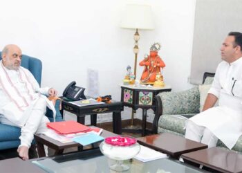 J&K Statehood Resolution: अमित शाह से मिले सुनील शर्मा, विधानसभा में प्रस्ताव को लेकर बढ़ा सियासी तनाव