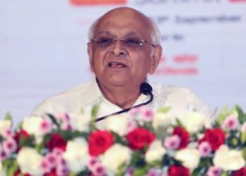 Gujarat Semiconductor Hub की बड़ी छलांग! 13.66 बिलियन डॉलर का निवेश, 12 में से 6 प्रोजेक्ट राज्य में