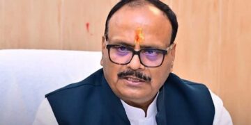 डॉक्टरों के लिए ब्रजेश पाठक का बड़ा निर्देश, मरीजों से उनकी भाषा में करें बात; पर्चे पर हिंदी में लिखें दवाओं के नाम