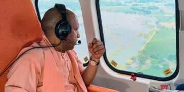 चित्रकूट में बाढ़ का कहर, CM योगी ने किया Aerial Survey; रामघाट पहुंचकर पीड़ितों से जाना हाल