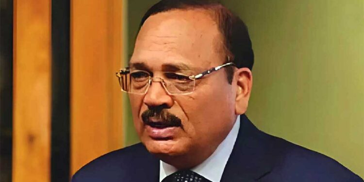 अक्षत त्रिपाठी मामले में CJI की फटकार के बाद पुलिस का बड़ा बयान, DM को लेकर दावे पर दी सफाई