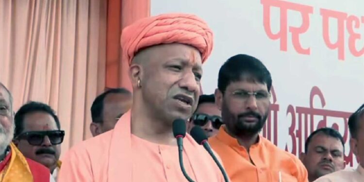 Janmashtami 2026: मथुरा में CM योगी का बड़ा ऐलान, ‘काशी-अयोध्या जैसा भव्य परिसर’ बनाने की बात