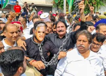 Gyanesh Kumar के खिलाफ कांग्रेस का देशभर में प्रदर्शन, जयपुर में Water Cannon से रोकने की कोशिश; JP Nadda ने साधा निशाना