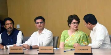 प्रियंका गांधी ने CEC ज्ञानेश कुमार के इस्तीफे पर उठाया बड़ा सवाल, CWC बैठक में राहुल गांधी ने भी खोला मोर्चा