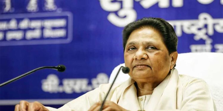 आकाश-ईशान के बाद अब दीपिका को मिलेगा मौका, BSP में परिवारवाद पर नई लाइन