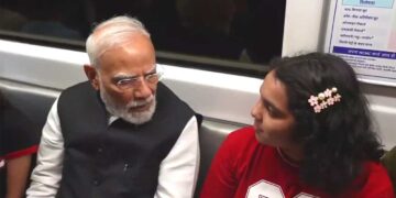 Metro में PM मोदी का अचानक सफर, बच्चों से बातचीत और काशी का जिक्र… जानिए क्या हुआ?