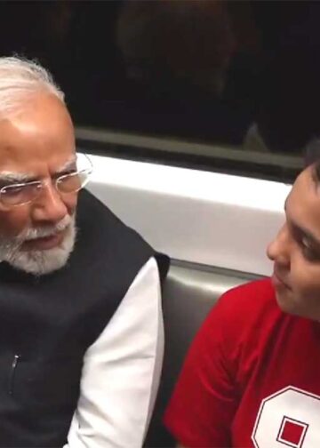 Metro में PM मोदी का अचानक सफर, बच्चों से बातचीत और काशी का जिक्र… जानिए क्या हुआ?