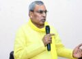 ‘मैं आपके माता-पिता के चरण छूकर प्रणाम करता हूं’, सपा विधायक के बयान पर ओपी राजभर का करारा पलटवार