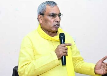 ‘मैं आपके माता-पिता के चरण छूकर प्रणाम करता हूं’, सपा विधायक के बयान पर ओपी राजभर का करारा पलटवार