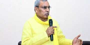 ‘मैं आपके माता-पिता के चरण छूकर प्रणाम करता हूं’, सपा विधायक के बयान पर ओपी राजभर का करारा पलटवार