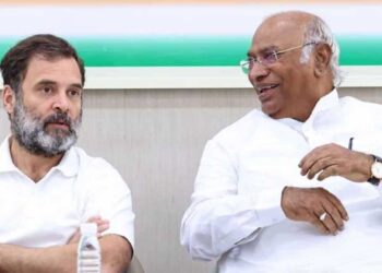 Kharge Purification Row: शुद्धिकरण विवाद पर कांग्रेस का बड़ा दांव, दिल्ली में जुटेंगे सभी दलित सांसद