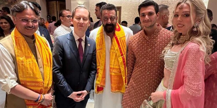 संजय दत्त की इस खास मुलाकात ने मचाई हलचल, Donald Trump की बेटी Tiffany संग तस्वीर वायरल