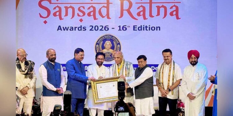 संसद रत्न मिलते ही जगदंबिका पाल ने साधा विपक्ष पर निशाना, राहुल गांधी-अखिलेश यादव को लेकर कह दी बड़ी बात