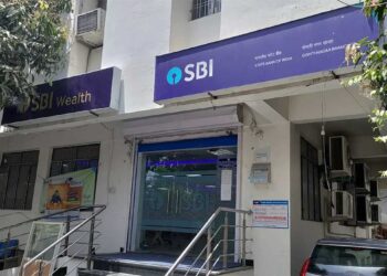 SBI Customers Alert: 1 अक्टूबर से ATM से पैसे निकालने पर लगेगा चार्ज, 4 बार के बाद देना होगा ₹15