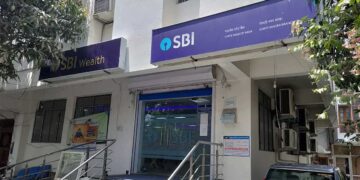 SBI Customers Alert: 1 अक्टूबर से ATM से पैसे निकालने पर लगेगा चार्ज, 4 बार के बाद देना होगा ₹15