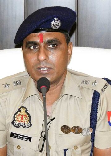 आजमगढ़ हत्याकांड के बाद अनाथ हुईं दोनों बच्चियों की जिम्मेदारी पुलिस ने उठाई, SSP ने दिया एक माह का वेतन