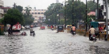 UP Rain: 3 दिन की बारिश ने मचाई तबाही, 56 जिलों में सामान्य से ज्यादा बारिश; 56 लोगों की मौत