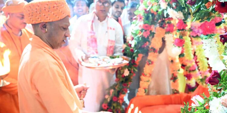 CM Yogi On Janmashtami: ‘आक्रांता मंदिर तोड़ सकता है, लेकिन आस्था नहीं…’, जन्माष्टमी पर योगी आदित्यनाथ का बड़ा संदेश