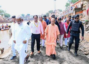 यूपी में बाढ़ पर योगी सरकार का बड़ा Rescue Operation, 2,075 नाव-मोटरबोट से बचाव; 19 हजार से ज्यादा लोग सुरक्षित