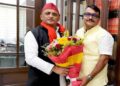 Ravi Kishan से बहस के बाद BJP पार्षद का बड़ा फैसला! Akhilesh Yadav से मिले विश्वजीत त्रिपाठी, सहजनवां से लड़ सकते हैं चुनाव
