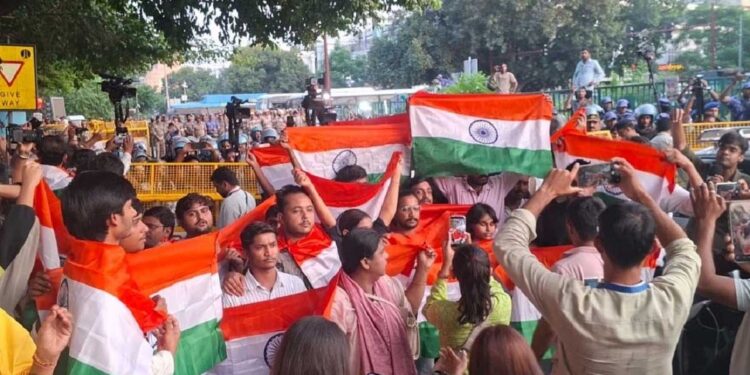 Rahul Gandhi दिल्ली में प्रदर्शनकारियों के समर्थन में, तेलंगाना में CJP कार्यकर्ताओं को पुलिस ने रोका? चारमीनार मार्च पर उठे सवाल