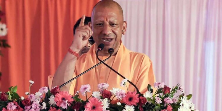 CM Yogi का बड़ा बयान: ‘पहले था गुंडाराज, अब खत्म हुआ माफिया राज’, 2047 को लेकर छात्रों से कही बड़ी बात