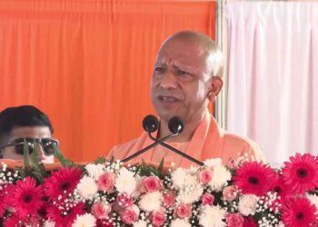UP News: CM योगी का सपा पर बड़ा हमला, बोले- पहले उत्सव से पहले होता था उपद्रव, अब बेखौफ निकल रहे लोग
