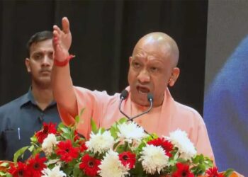 ‘बांग्लादेश जैसी क्रांति का सपना देखने वालों को चेतावनी!’ CM योगी का नेहा बोरा पर तीखा हमला, बोले- अराजकता से नहीं बदलेगी सत्ता