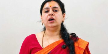 पूर्व IAS दिव्या मित्तल ने बनाई नई पार्टी ‘जननीति भारत’, 2027 UP चुनाव में उतरेगी! जनता से किए 3 बड़े वादे, बोलीं- हमारे पास फंड्स…