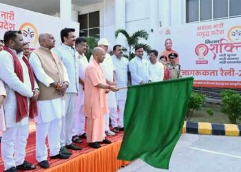 Gorakhpur News: CM योगी ने मिशन शक्ति के छठे चरण को दिखाई हरी झंडी, 9 लाख से ज्यादा किसानों को मिली राहत