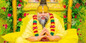 Vrindavan में प्रेमानंद महाराज के आश्रम के बाहर हाईवोल्टेज ड्रामा! लापता बेटे की तलाश में पहुंचे माता-पिता से मारपीट का आरोप