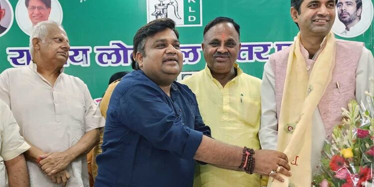 UP में 150 सीटों पर अड़ी कांग्रेस? SP से गठबंधन पर RLD का बड़ा तंज, बढ़ी सियासी हलचल