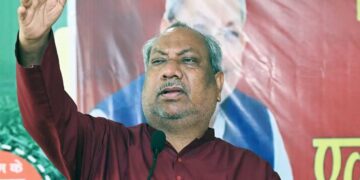 Sanjay Nishad: अखिलेश यादव पर संजय निषाद का बड़ा हमला, बोले- ‘कचौड़ी-पकौड़ी से बाहर नहीं निकल पा रहे’