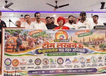 फैजुल्लागंज में बाढ़ पीड़ितों का सहारा बनी ‘टीम लखनऊ (PECT)’, राशन वितरण के साथ शुरू की सामुदायिक रसोई