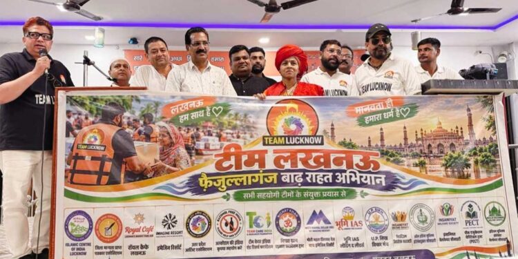 फैजुल्लागंज में बाढ़ पीड़ितों का सहारा बनी ‘टीम लखनऊ (PECT)’, राशन वितरण के साथ शुरू की सामुदायिक रसोई