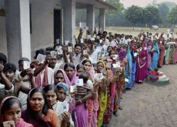 UP Election 2027: यूपी के हर बूथ पर लगेगा CCTV, चुनाव आयोग की तैयारी से गड़बड़ी करने वालों पर रहेगी नजर!